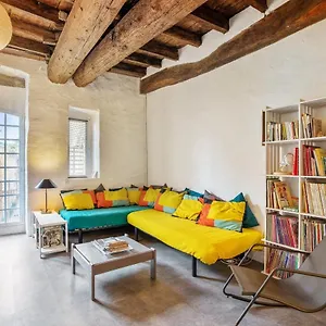 Appartement Avec Balcon Et Wifi A Les Avignon, Villeneuve-lès-Avignon