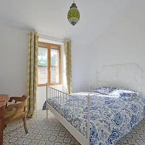 Hébergement de vacances La Cigale - Vieux Village - Charmante Maisonnette Climatisee Avec Jardin, Villeneuve-lès-Avignon